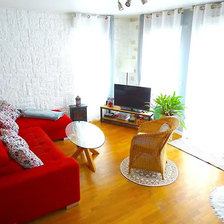 L De Monica Apartment *
